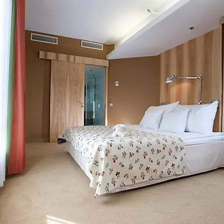 Отель Hestia Europa 4*